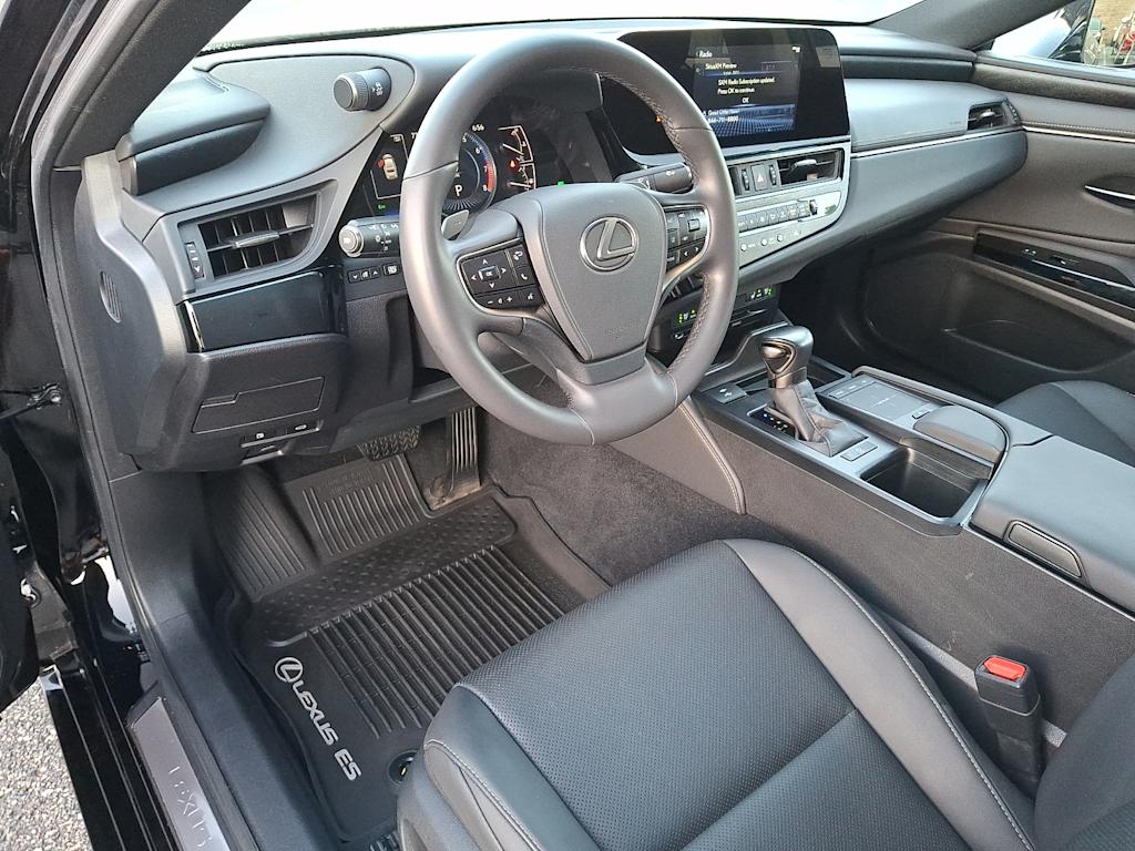 Thumbnail: 2022 Lexus ES - 2