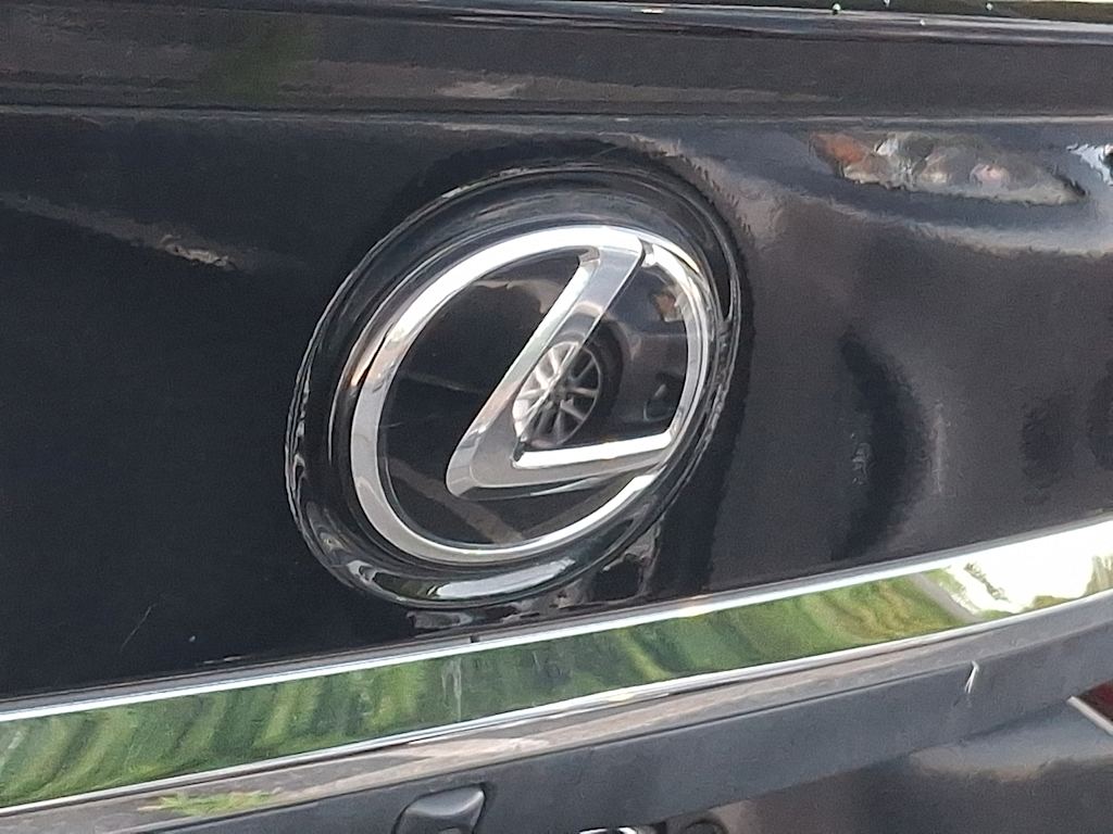 Thumbnail: 2022 Lexus ES - 30
