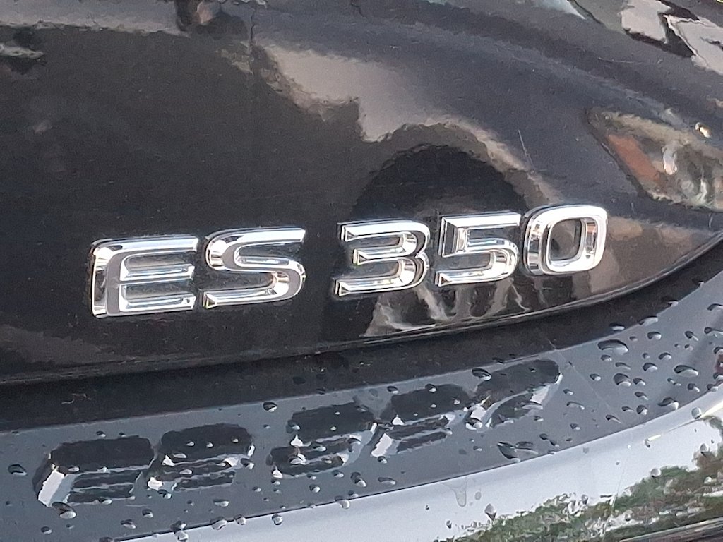 Thumbnail: 2022 Lexus ES - 29