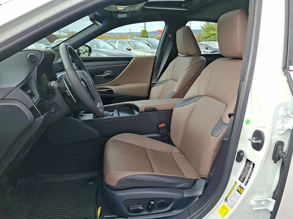 Thumbnail: 2023 Lexus ES - 7