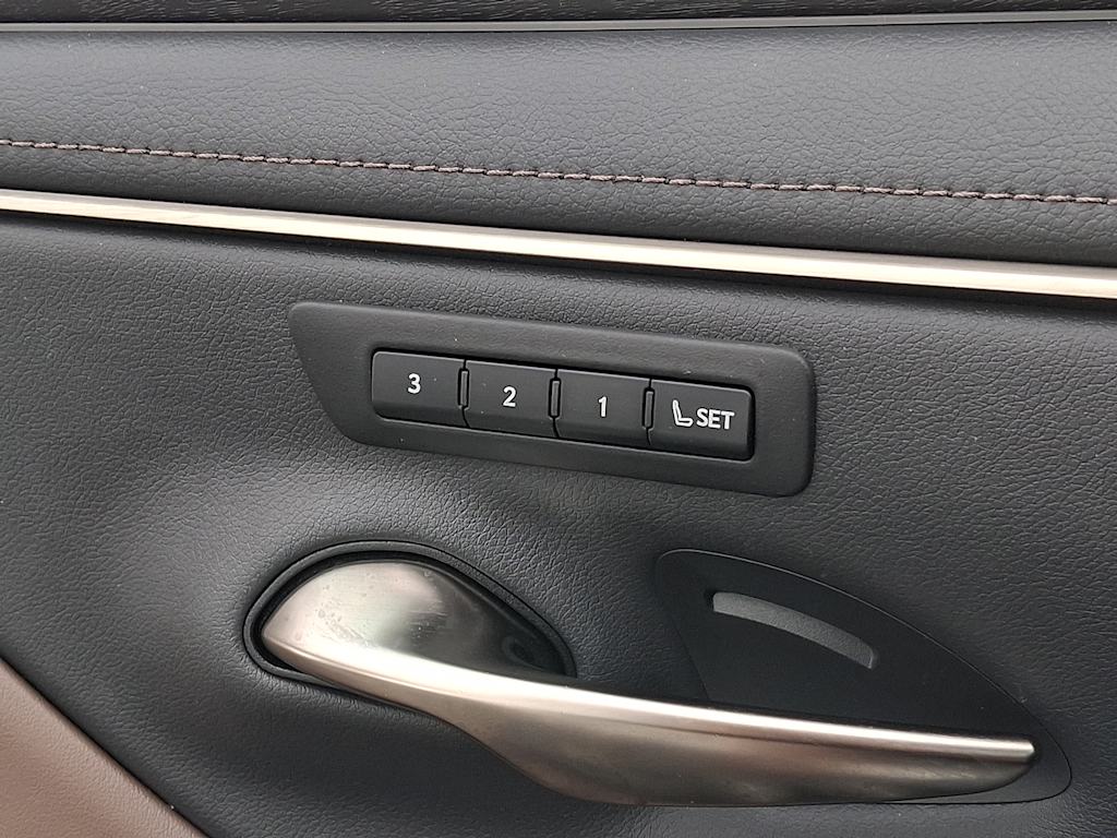 Thumbnail: 2023 Lexus ES - 28