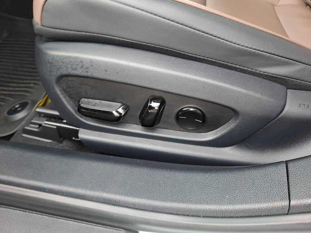 Thumbnail: 2023 Lexus ES - 18