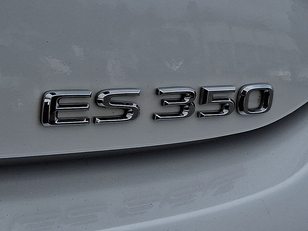 Thumbnail: 2023 Lexus ES - 5