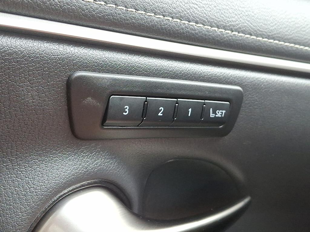 Thumbnail: 2025 Lexus ES - 23