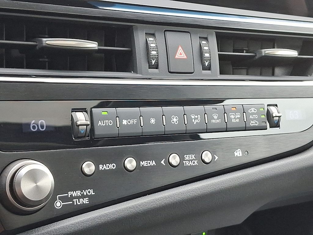 Thumbnail: 2025 Lexus ES - 16