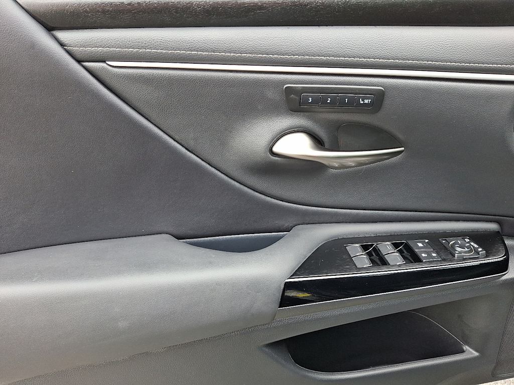 Thumbnail: 2025 Lexus ES - 13