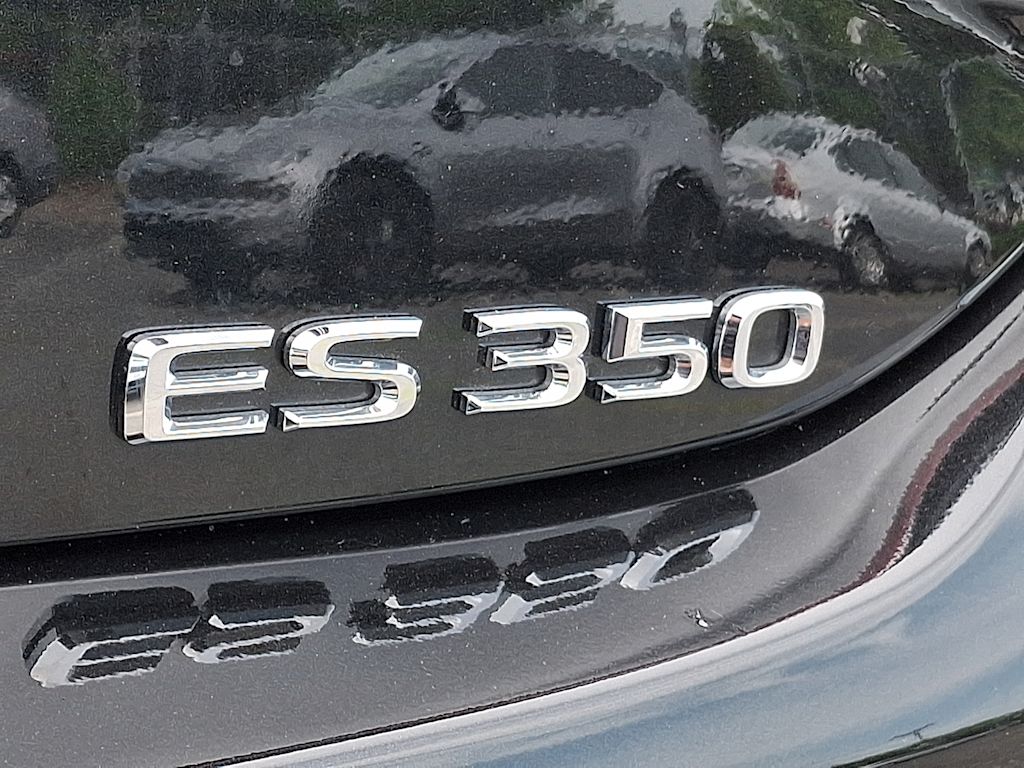 Thumbnail: 2023 Lexus ES - 28