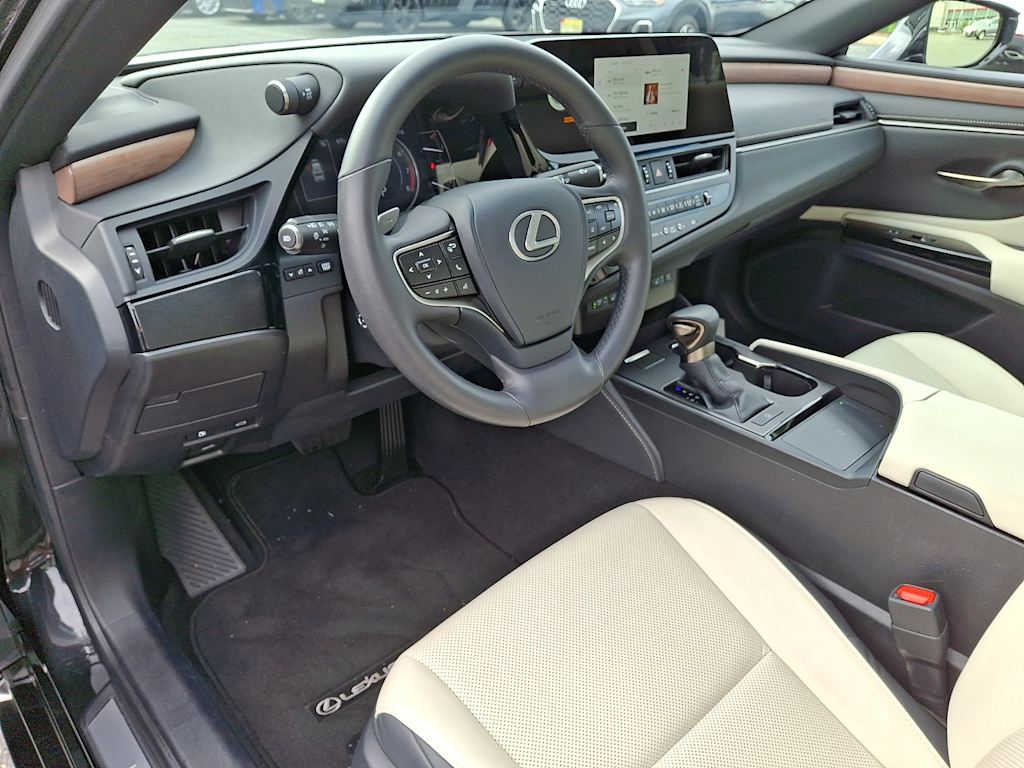 Thumbnail: 2023 Lexus ES - 2