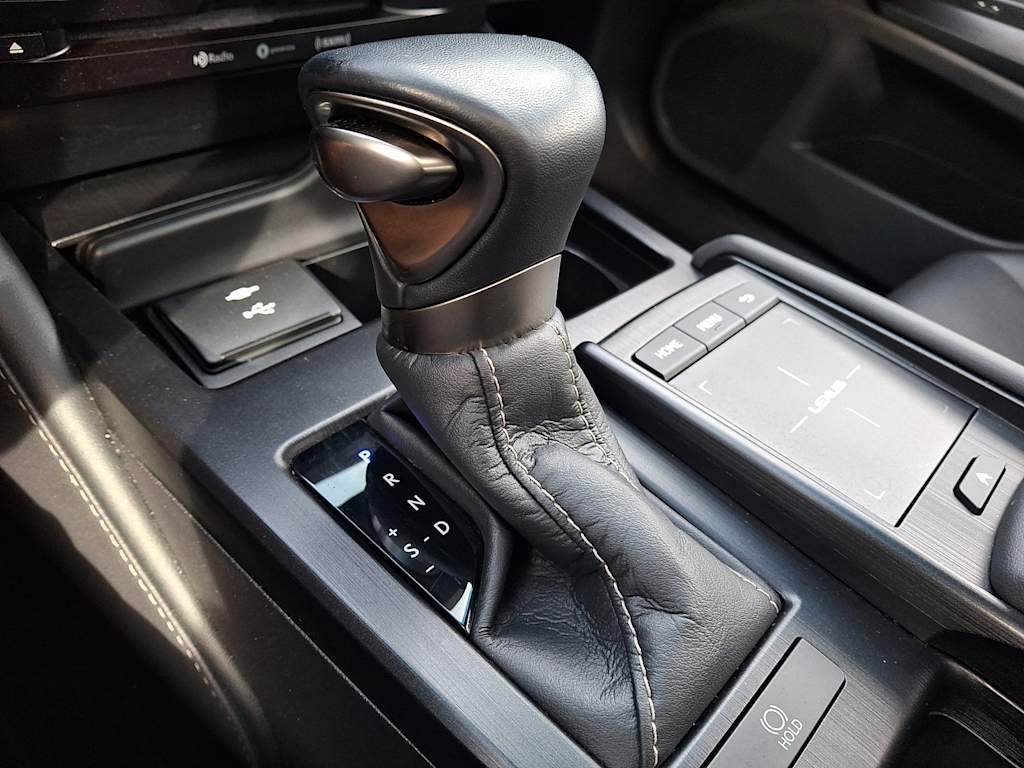 Thumbnail: 2021 Lexus ES - 10