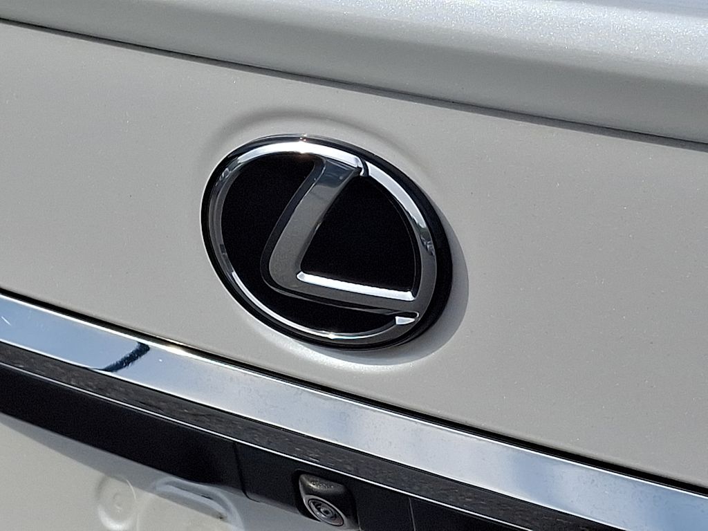 Thumbnail: 2021 Lexus ES - 29