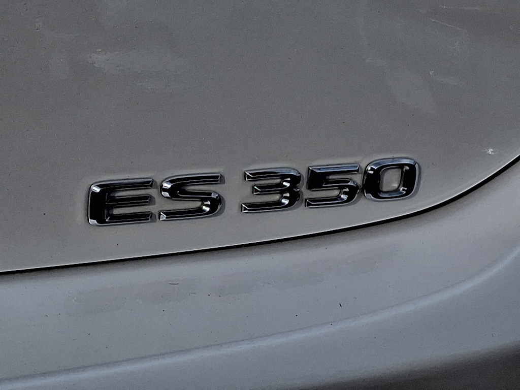 Thumbnail: 2021 Lexus ES - 6