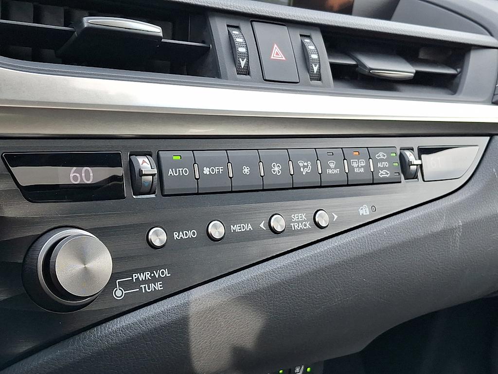 Thumbnail: 2021 Lexus ES - 19