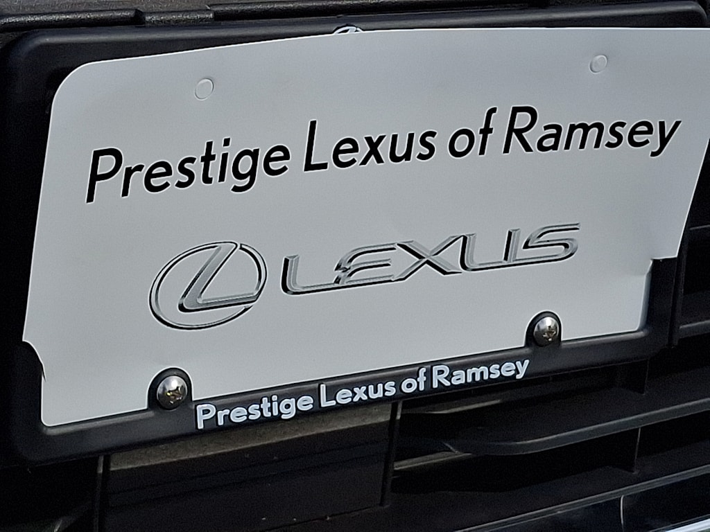 Thumbnail: 2021 Lexus ES - 30