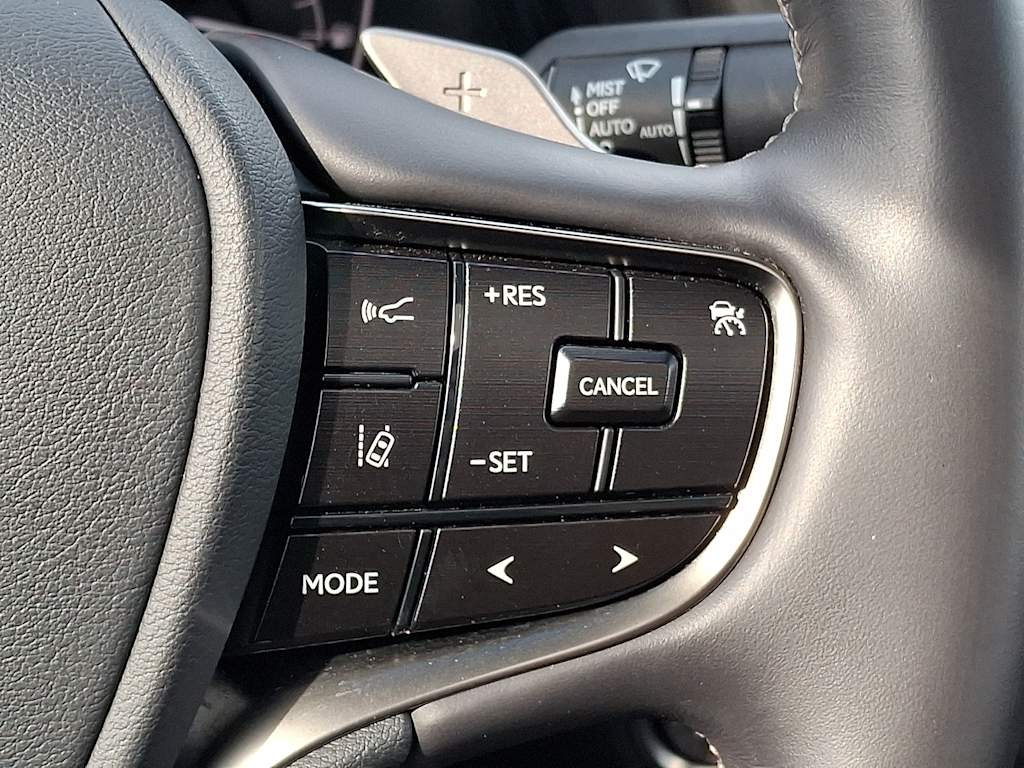Thumbnail: 2021 Lexus ES - 22
