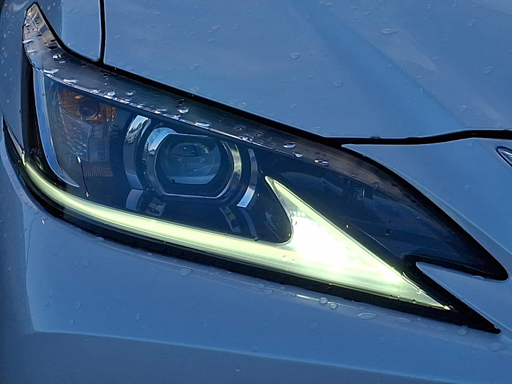 Thumbnail: 2024 Lexus ES - 16
