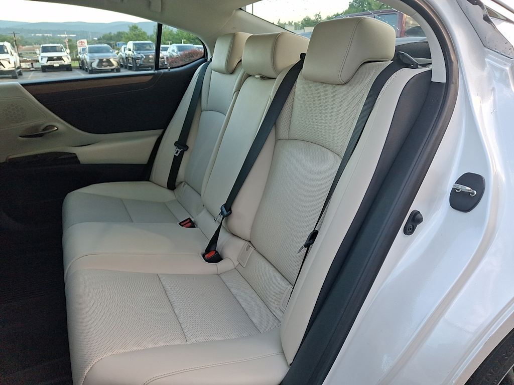 Thumbnail: 2024 Lexus ES - 8