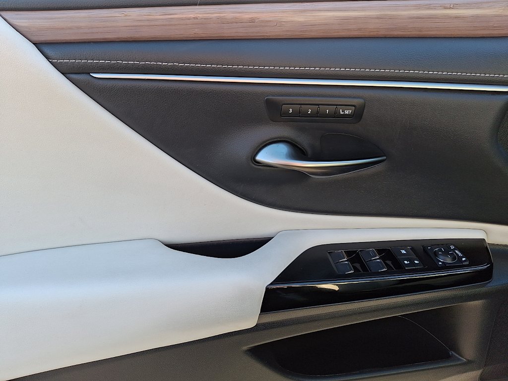 Thumbnail: 2024 Lexus ES - 15