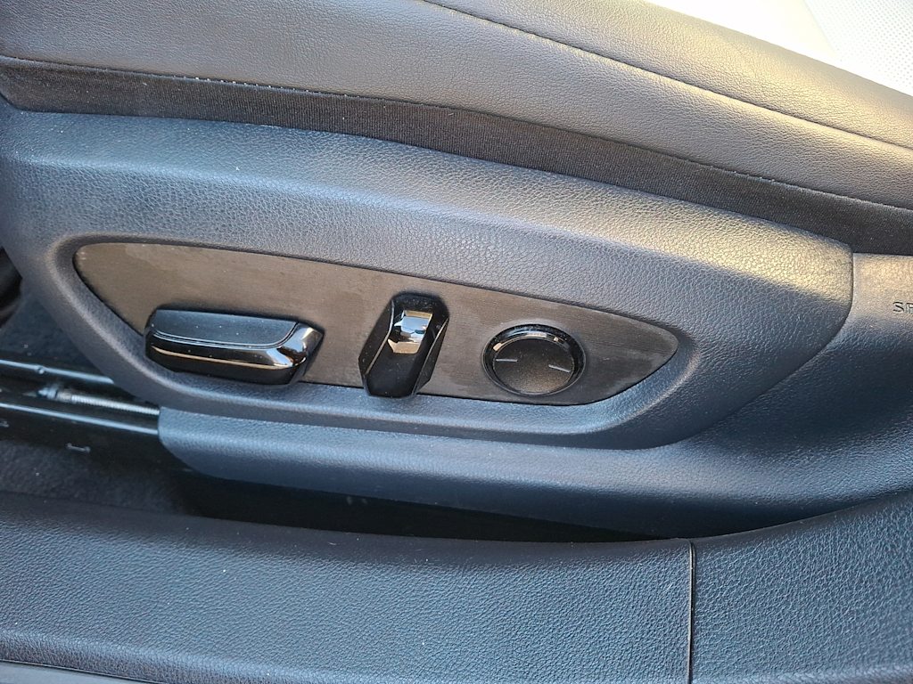 Thumbnail: 2024 Lexus ES - 16