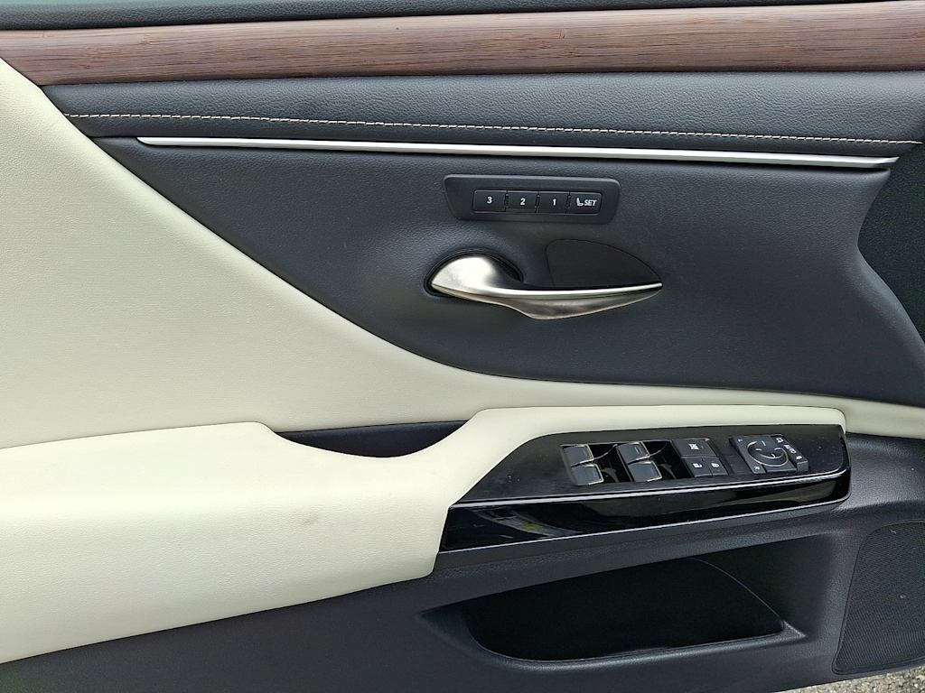 Thumbnail: 2024 Lexus ES - 17