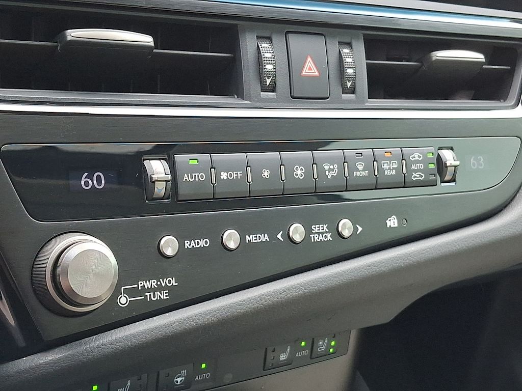 Thumbnail: 2024 Lexus ES - 20