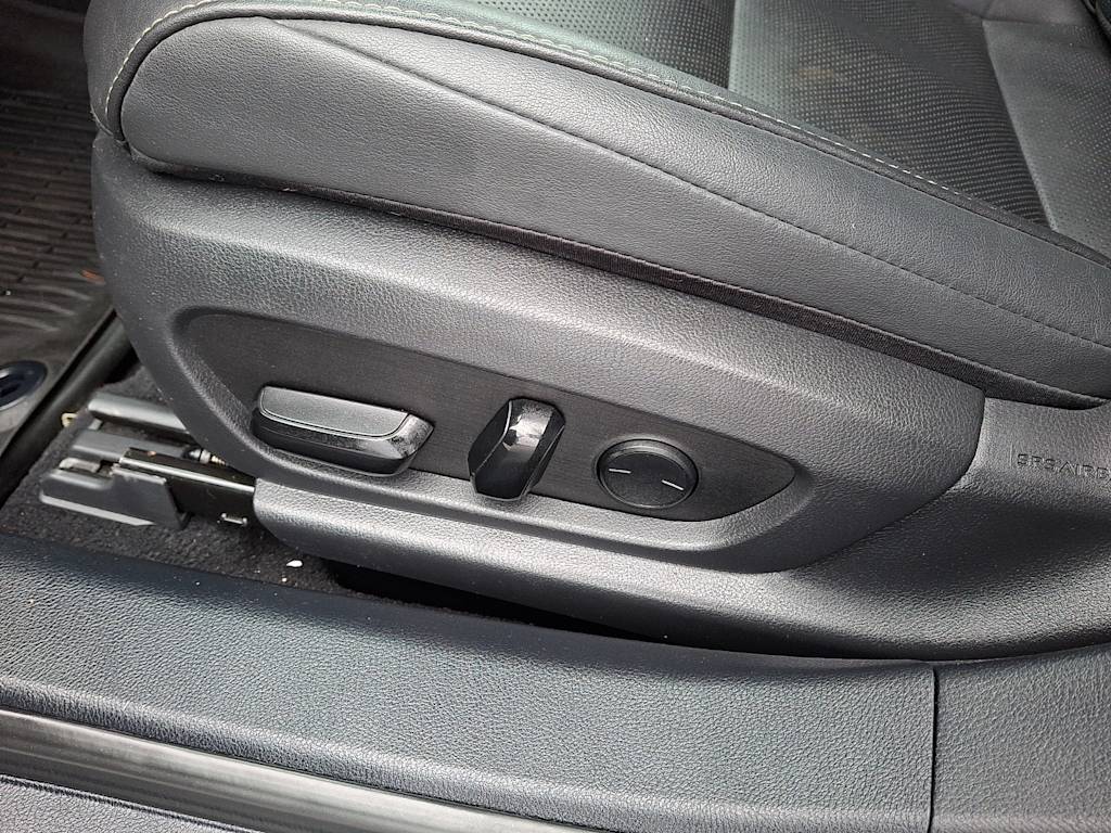 Thumbnail: 2020 Lexus ES - 14