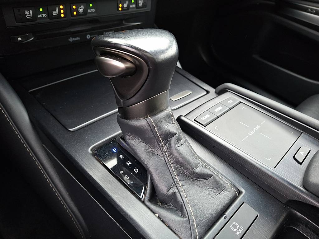 Thumbnail: 2020 Lexus ES - 8