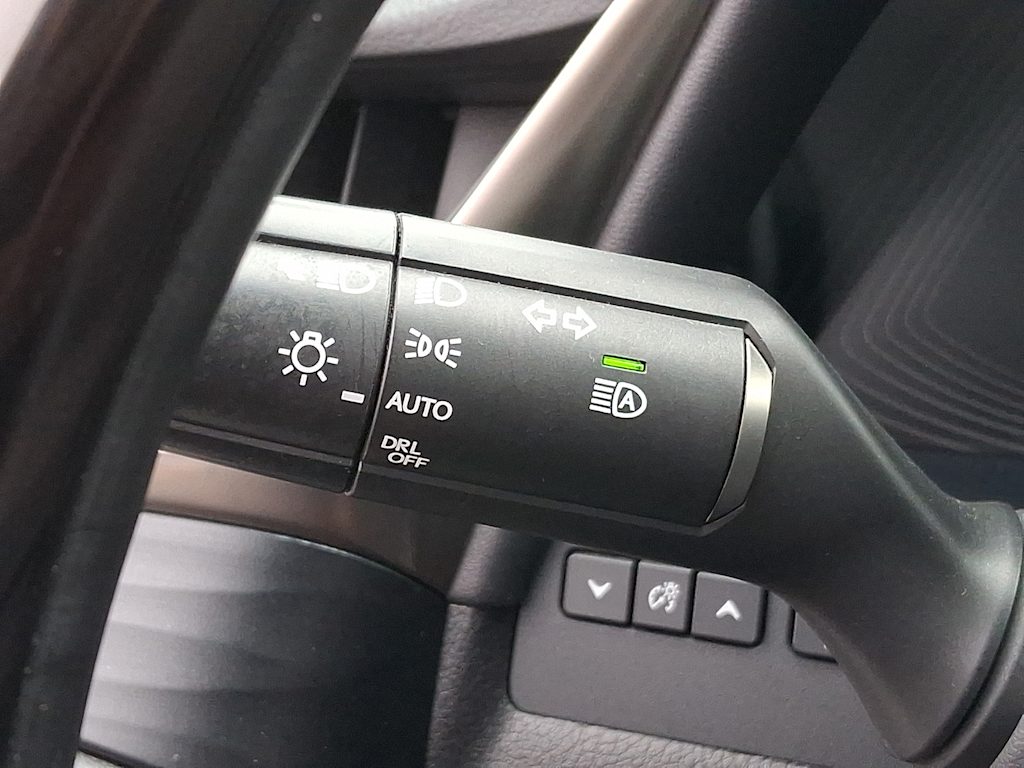 Thumbnail: 2020 Lexus ES - 21