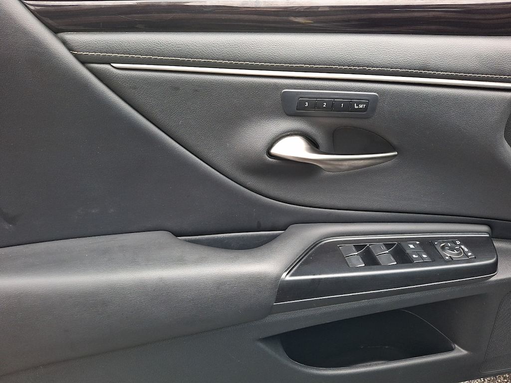 Thumbnail: 2020 Lexus ES - 13