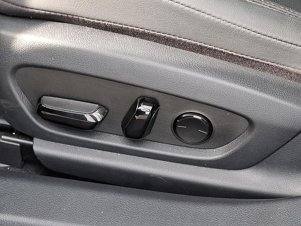 Thumbnail: 2023 Lexus ES - 17