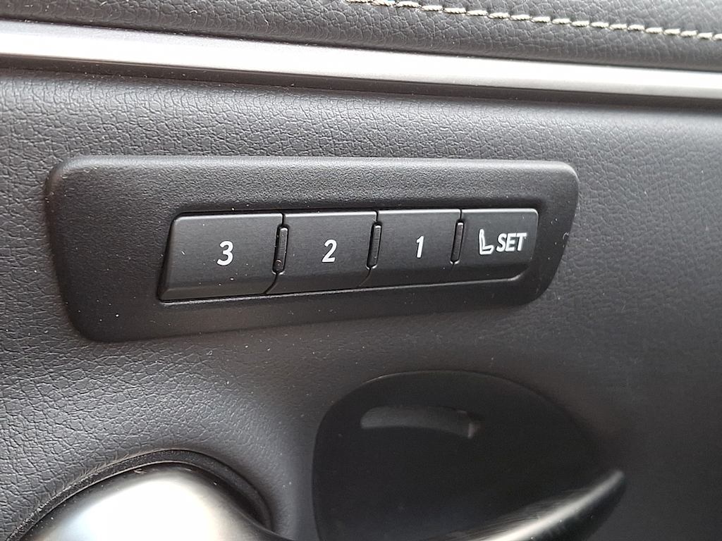 Thumbnail: 2023 Lexus ES - 25