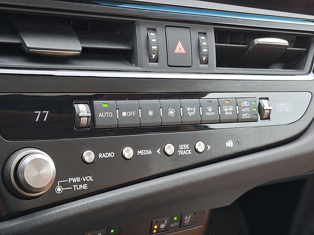 Thumbnail: 2023 Lexus ES - 19