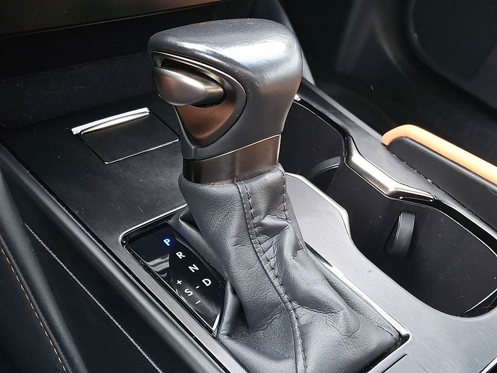 Thumbnail: 2023 Lexus ES - 10