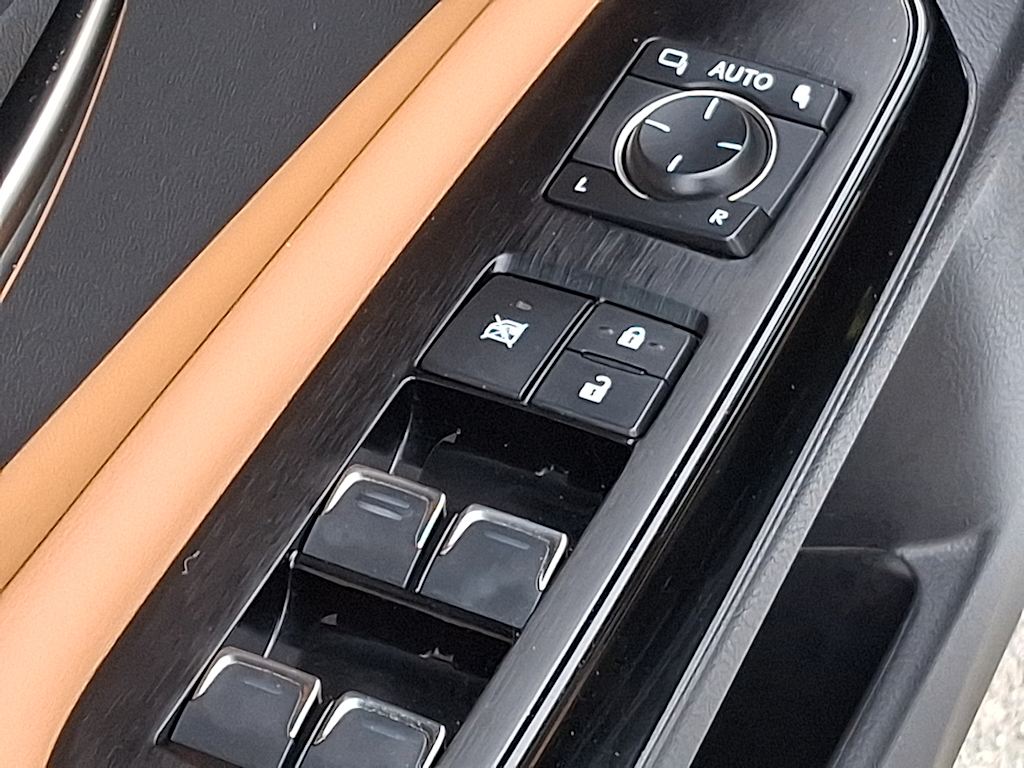 Thumbnail: 2023 Lexus ES - 27