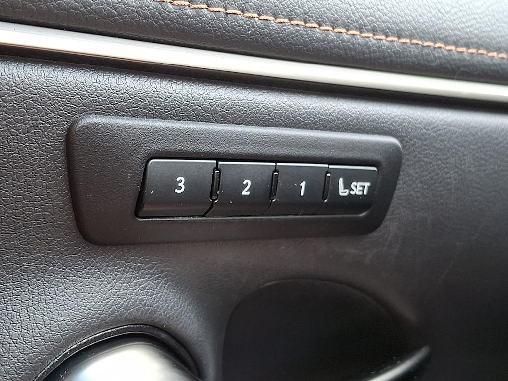 Thumbnail: 2023 Lexus ES - 28