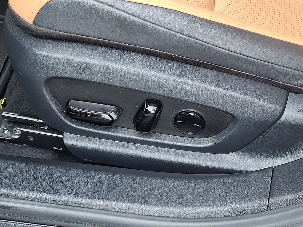 Thumbnail: 2023 Lexus ES - 17