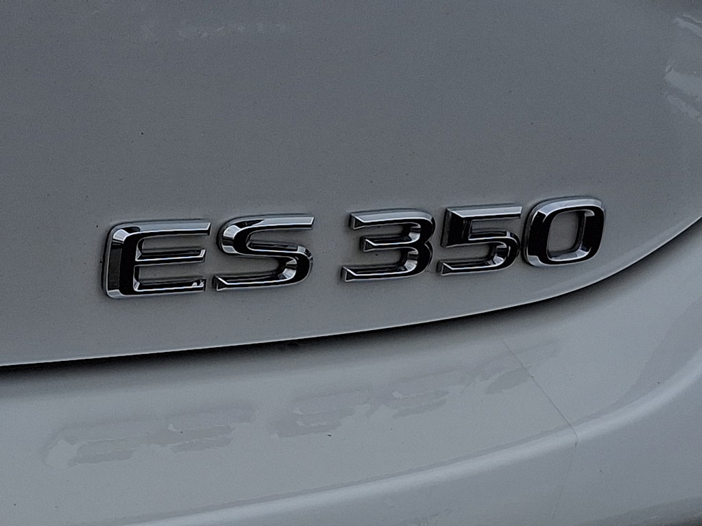 Thumbnail: 2023 Lexus ES - 5