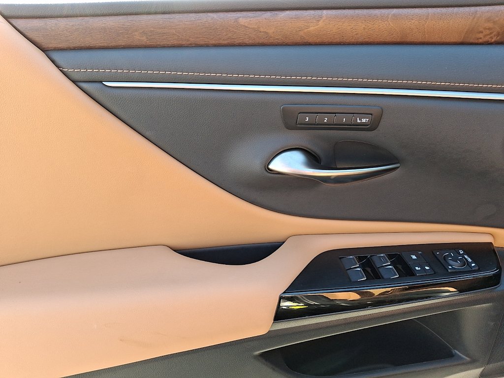 Thumbnail: 2023 Lexus ES - 16