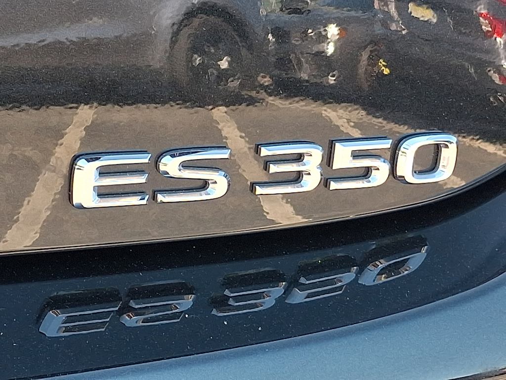 Thumbnail: 2023 Lexus ES - 28