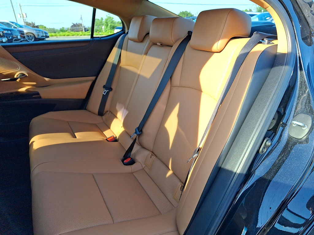 Thumbnail: 2023 Lexus ES - 7