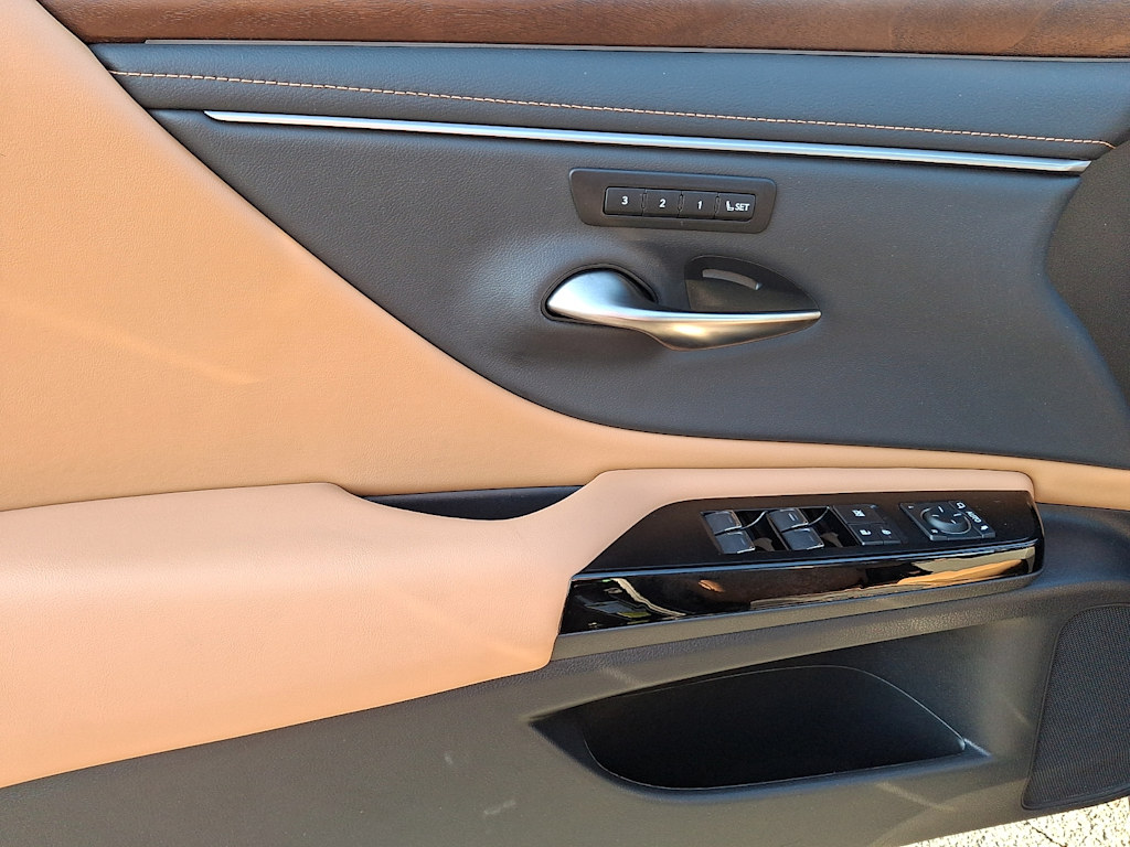 Thumbnail: 2024 Lexus ES - 16