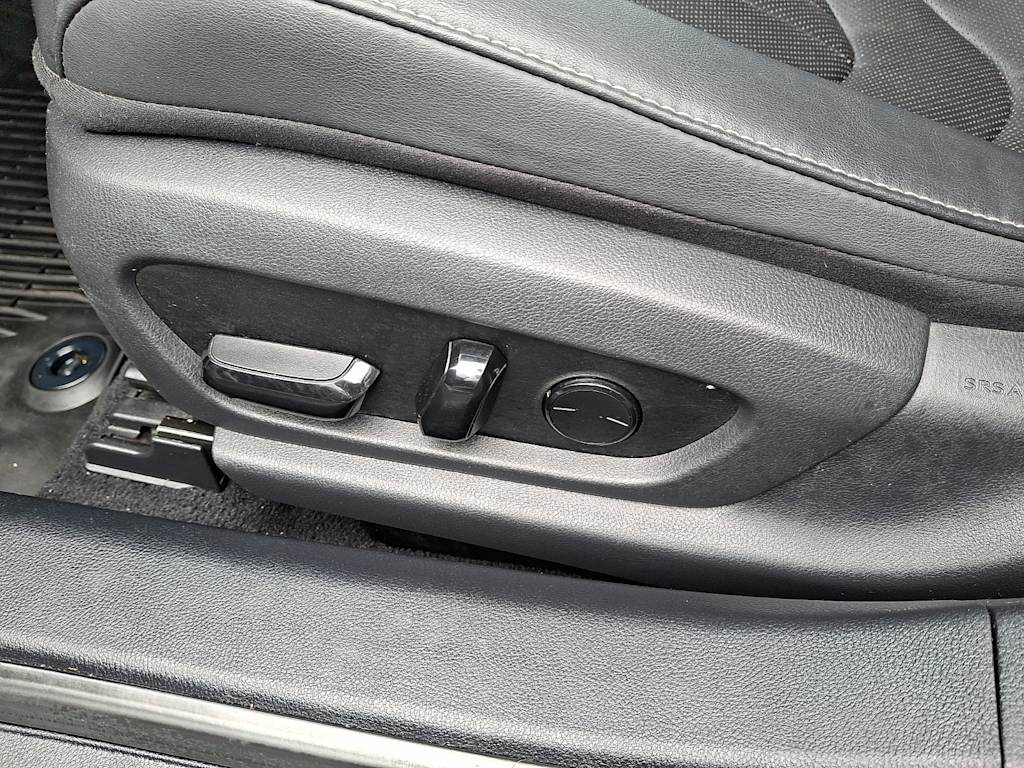 Thumbnail: 2020 Lexus ES - 17