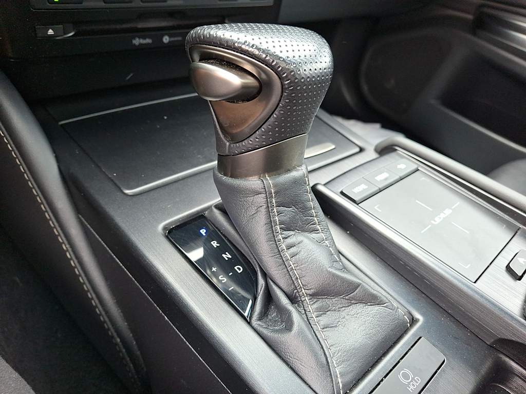 Thumbnail: 2020 Lexus ES - 10