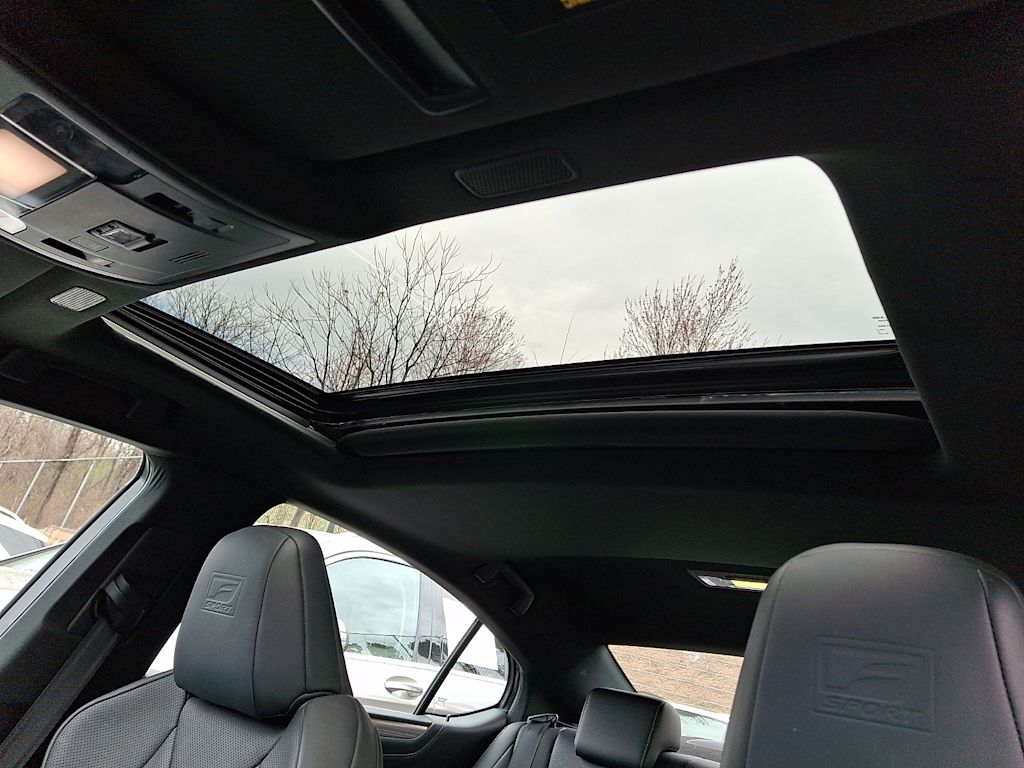 Thumbnail: 2020 Lexus ES - 18