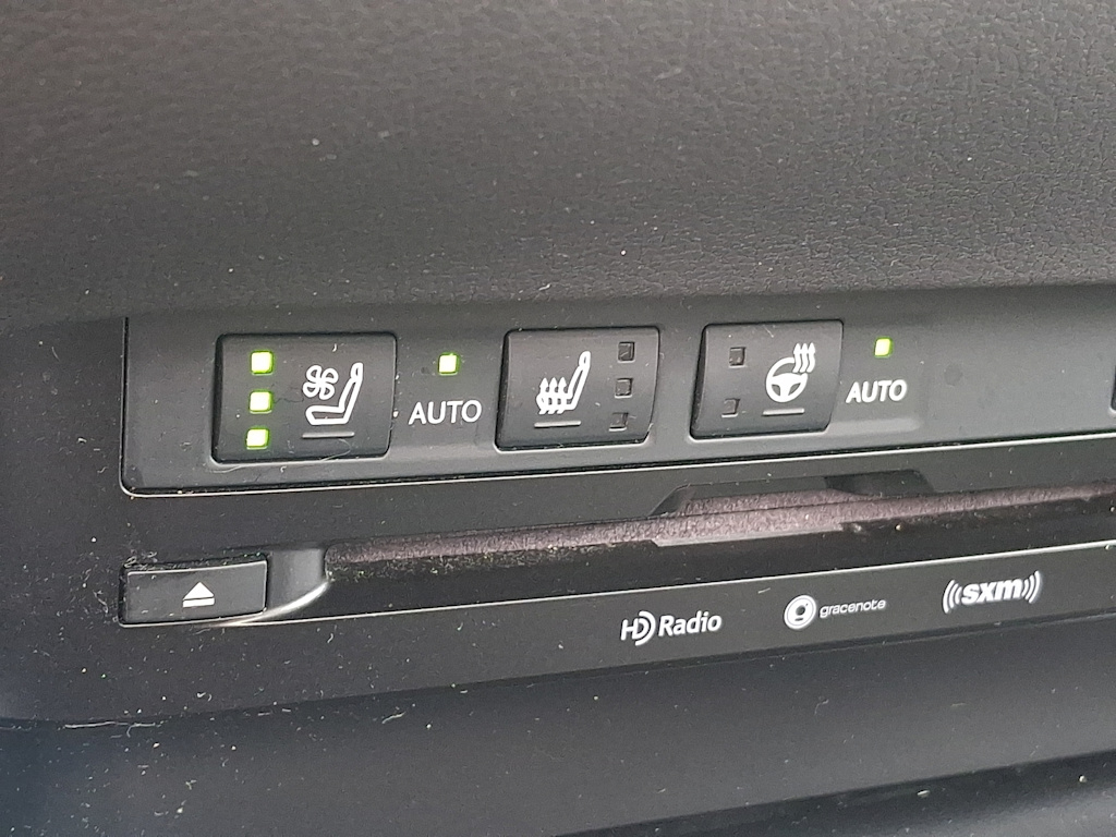 Thumbnail: 2020 Lexus ES - 23