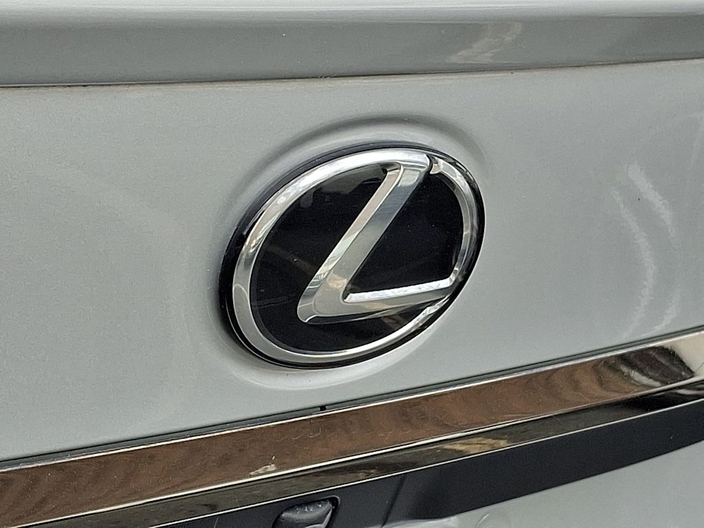 Thumbnail: 2020 Lexus ES - 30