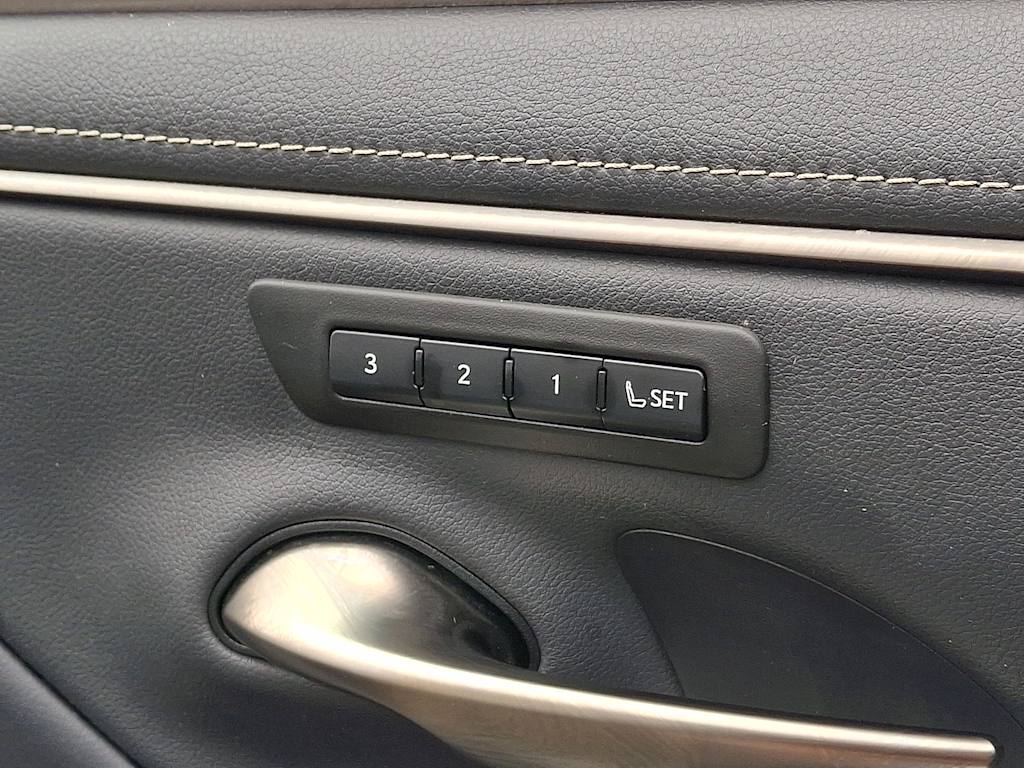 Thumbnail: 2020 Lexus ES - 28