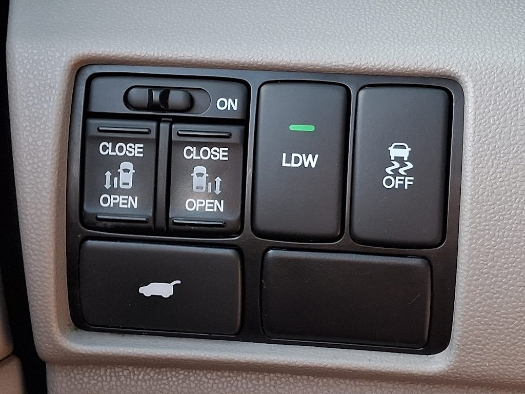 Thumbnail: 2015 Honda Odyssey - 26