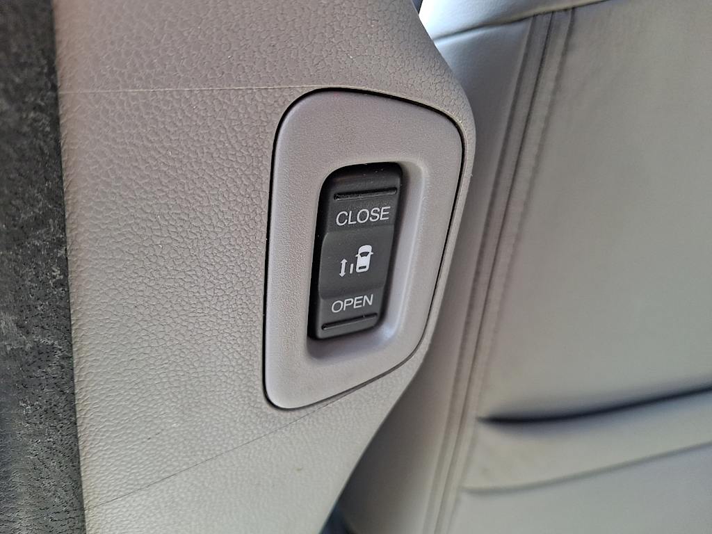 Thumbnail: 2015 Honda Odyssey - 17