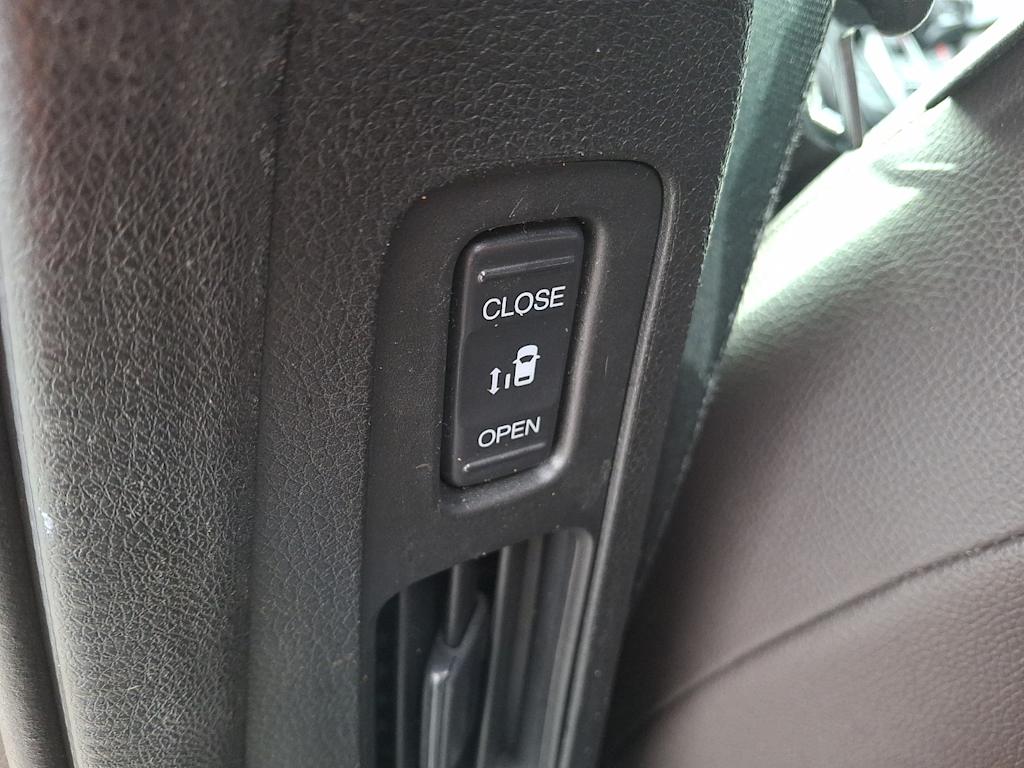 Thumbnail: 2018 Honda Odyssey - 16