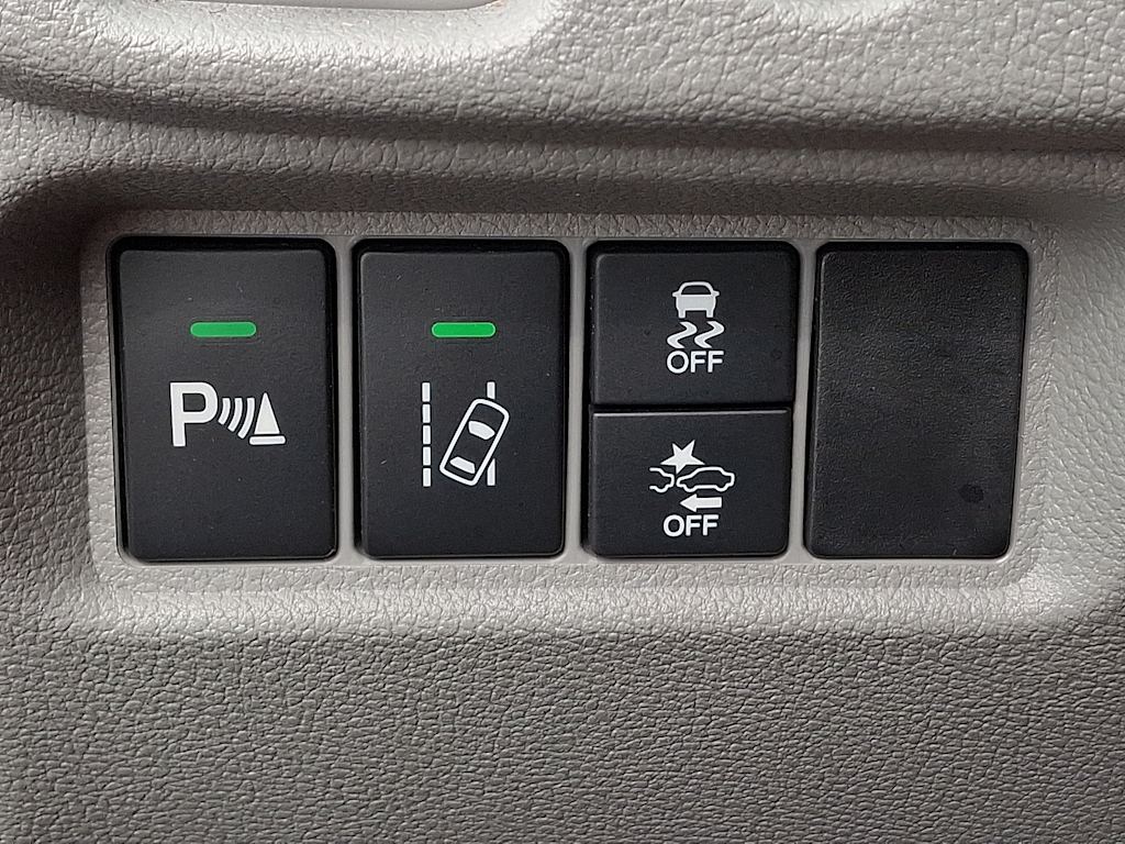 Thumbnail: 2017 Honda Pilot - 25